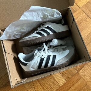 Toddler samba size 6c